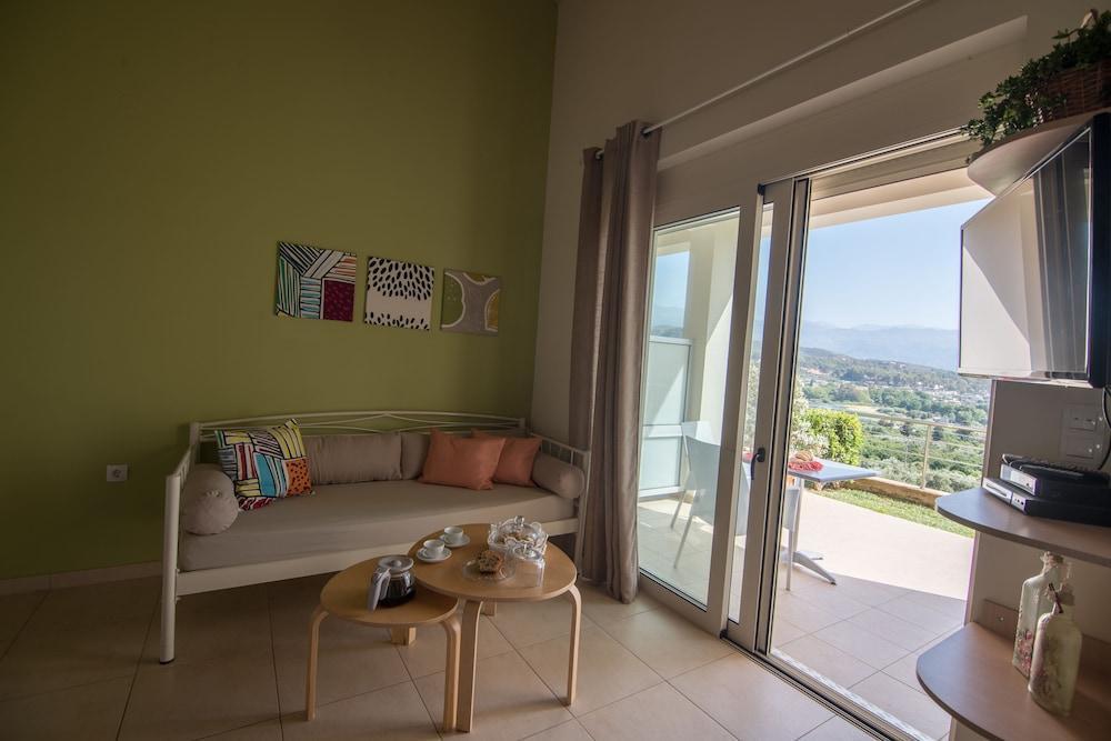 Aksos Suites Accessible Accommodation Agia  エクステリア 写真