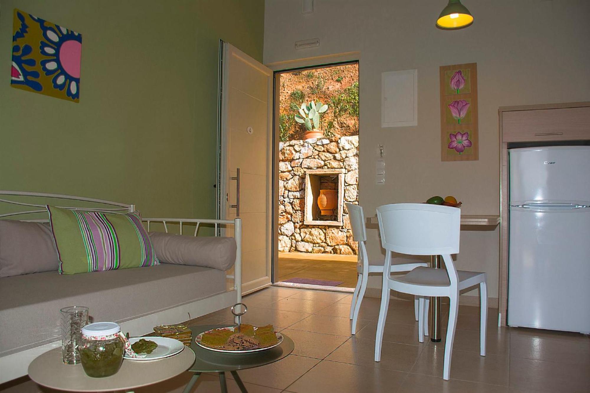 Aksos Suites Accessible Accommodation Agia  エクステリア 写真