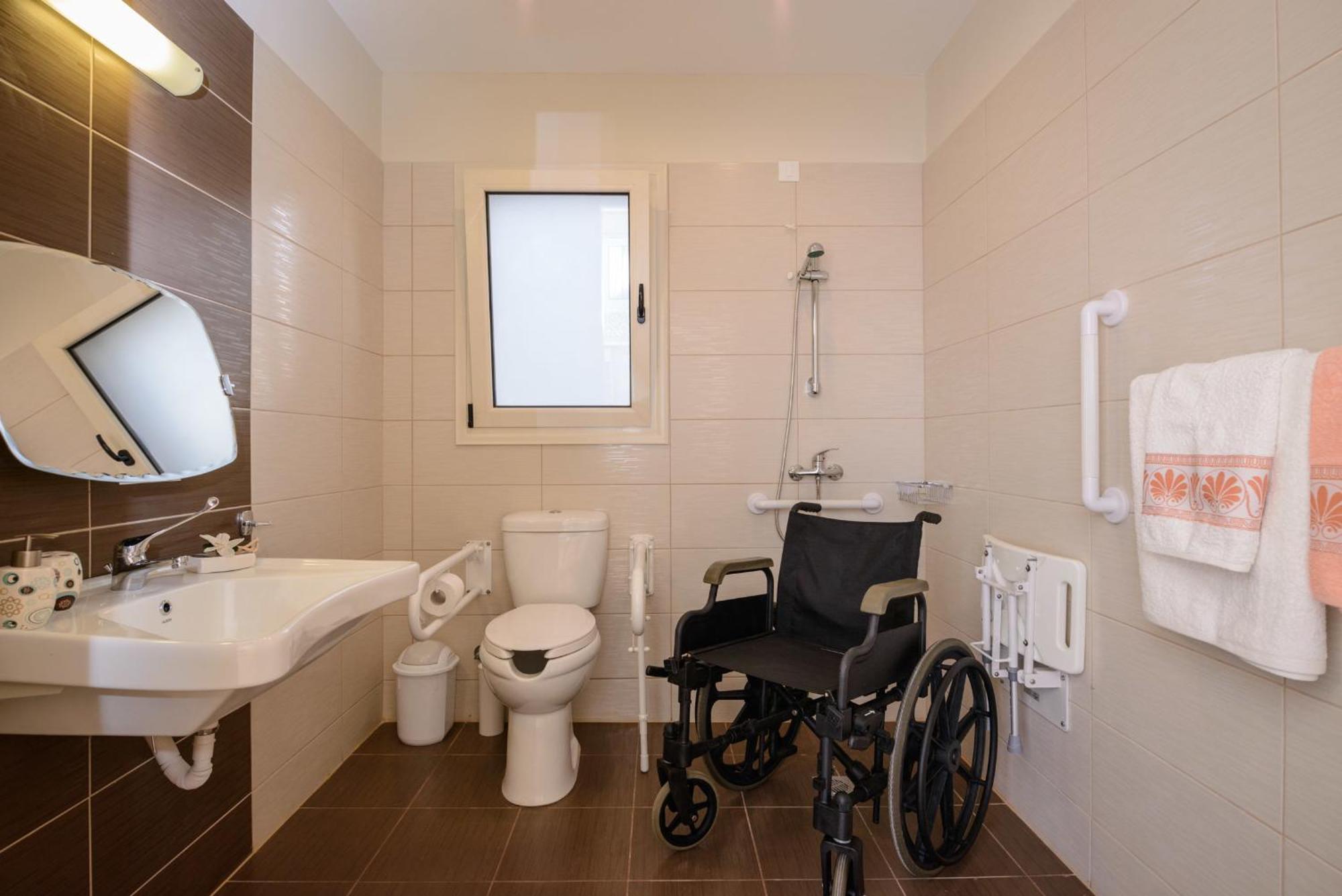 Aksos Suites Accessible Accommodation Agia  部屋 写真