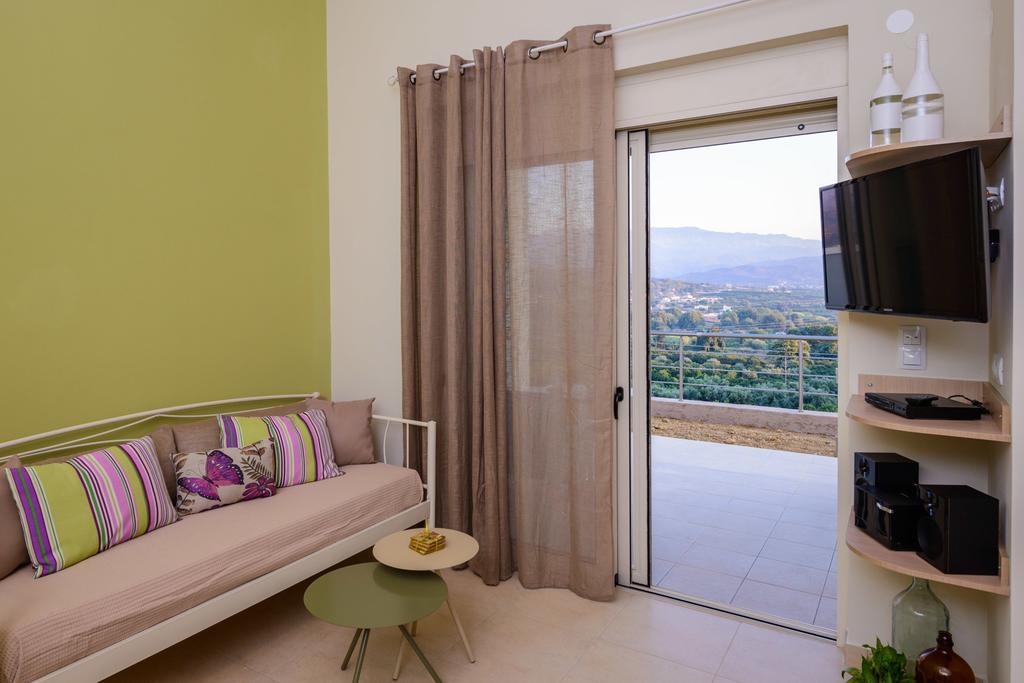 Aksos Suites Accessible Accommodation Agia  部屋 写真